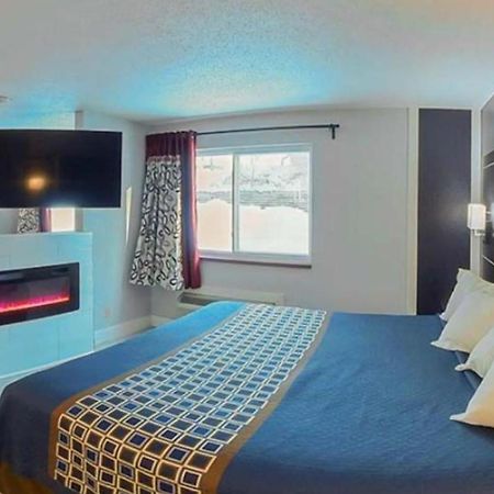 Coratel Inn & Suites By Jasper Hastings Luaran gambar