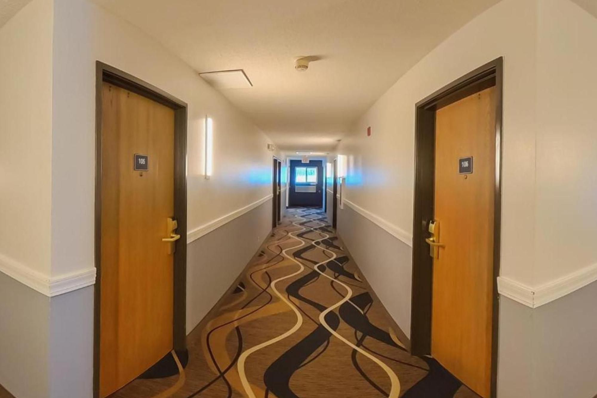 Coratel Inn & Suites By Jasper Hastings Luaran gambar