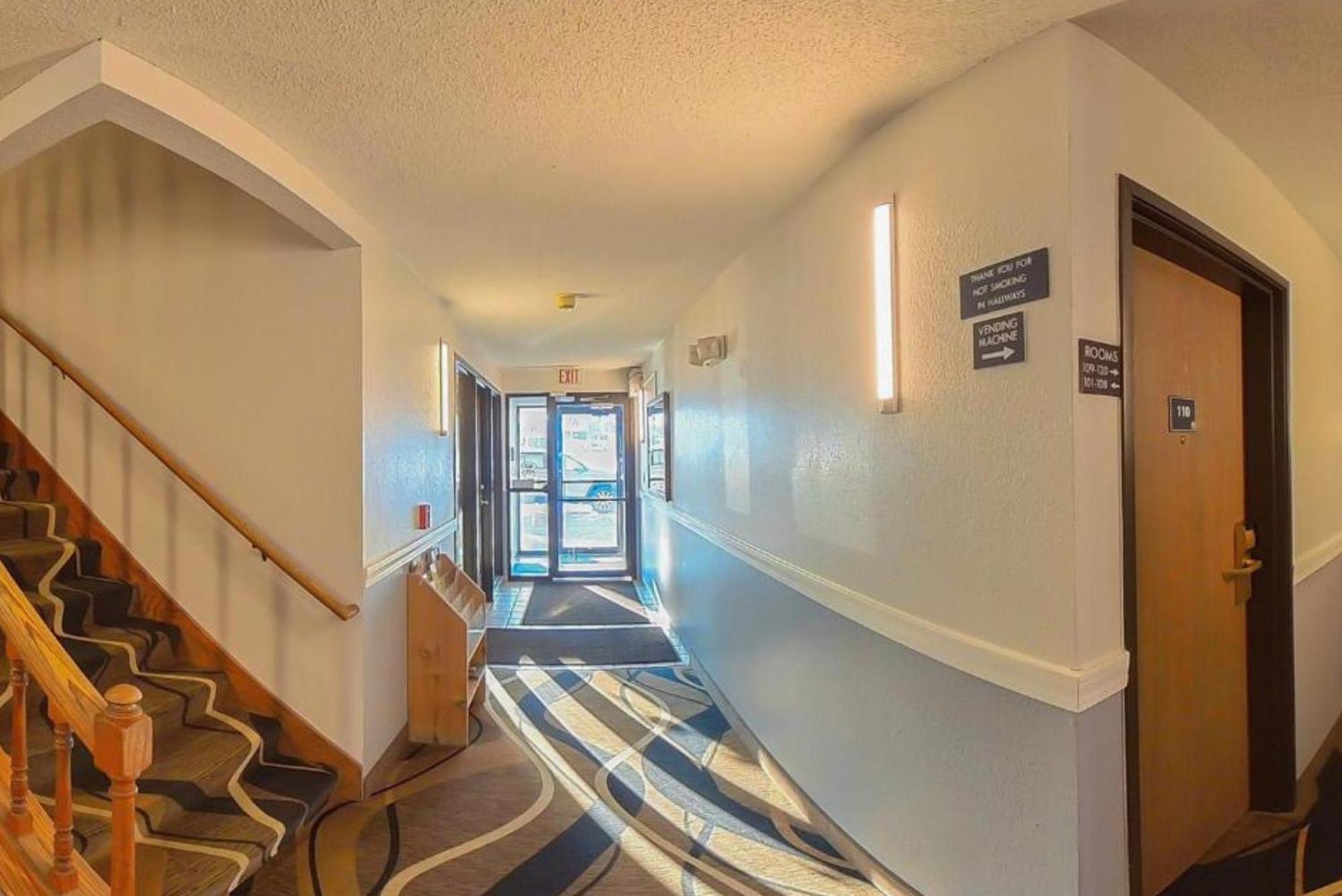 Coratel Inn & Suites By Jasper Hastings Luaran gambar